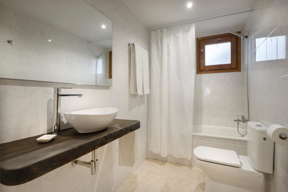 Toilet, Bathroom, Bath, towels