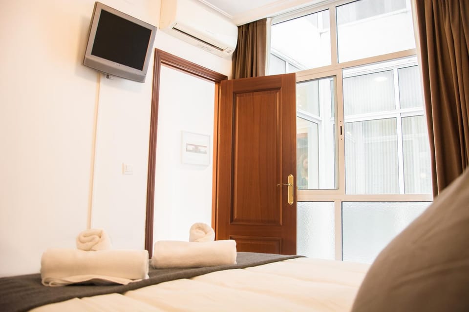 TV and multimedia, Decorative detail, Bedroom
