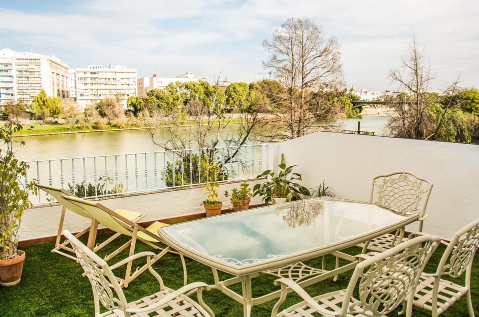 Balcony/Terrace, Balcony/Terrace, On site, City view, City view, Garden view, Landmark view, Landmark view, River view, River view, Street view, Street view