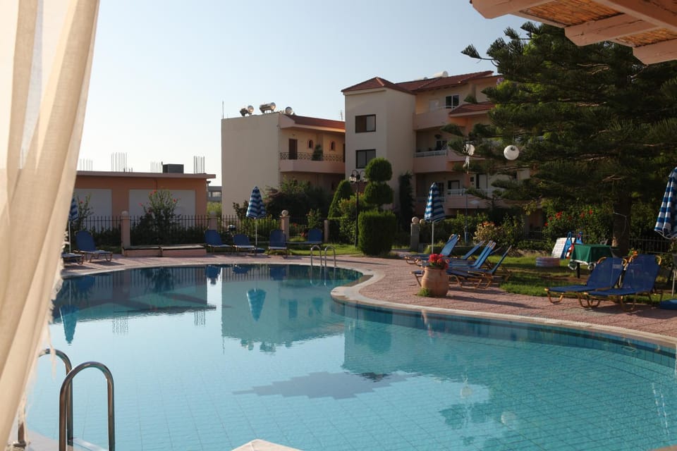 Property building, Facade/entrance, Garden, Swimming pool