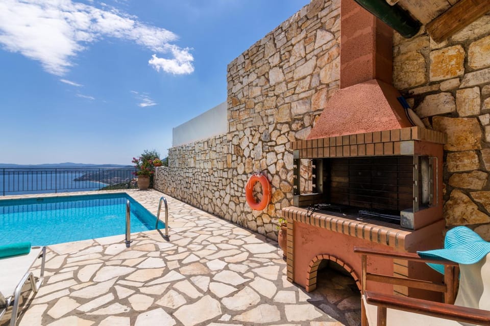 Patio, Day, BBQ facilities, Pool view, Sea view, Swimming pool, sunbed