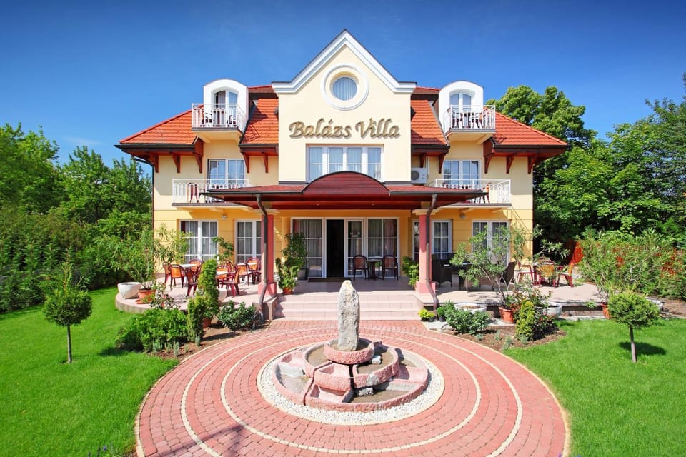 Facade/entrance, Garden