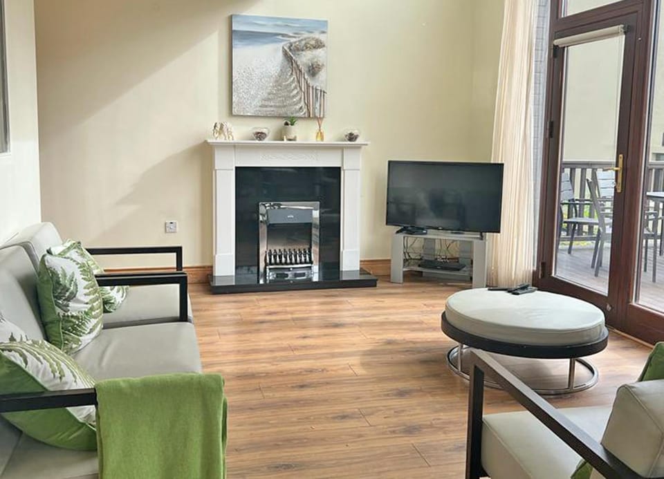 Communal lounge/ TV room, Living room