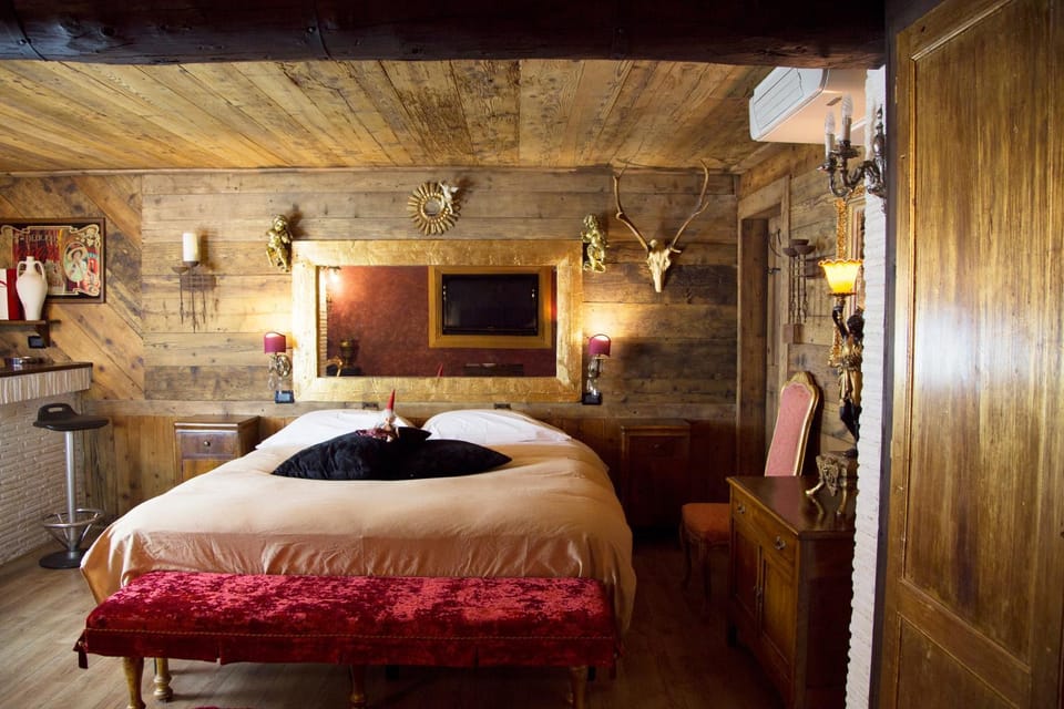 Bed, Bedroom, wardrobe, air conditioner
