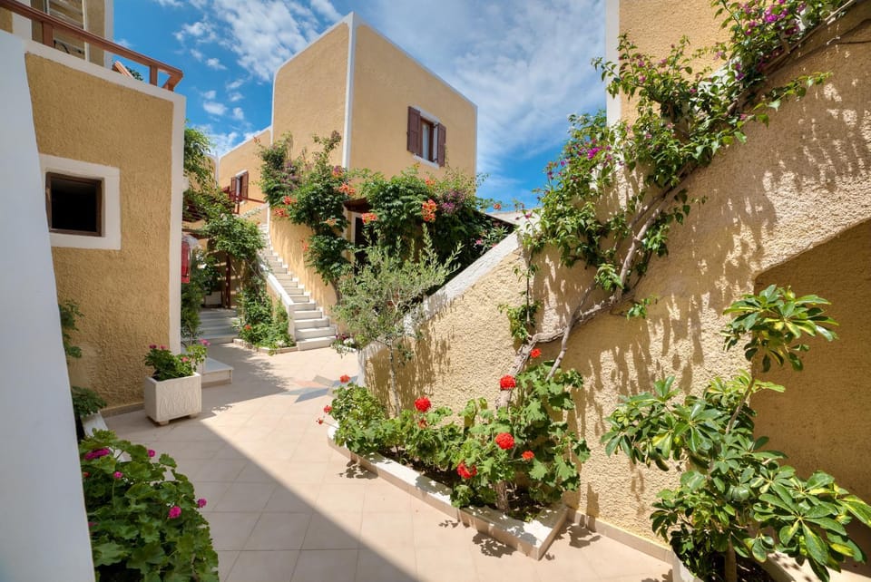 Property building, Garden, On site