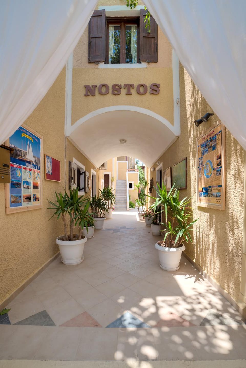 Facade/entrance, Area and facilities