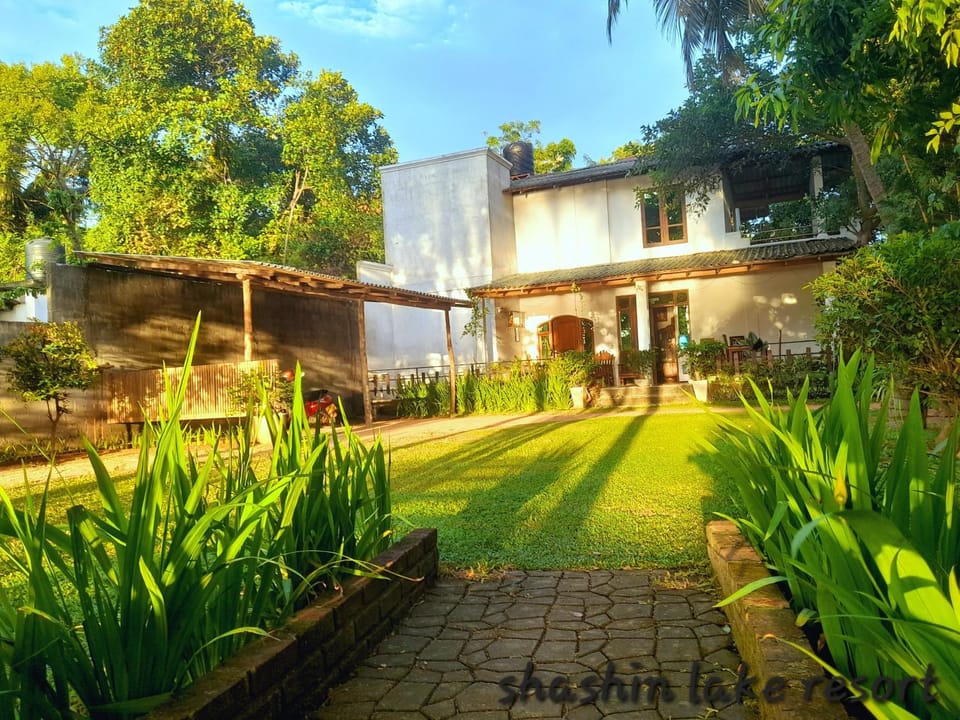 Shashin Lake Resort Bed and Breakfast in Dambulla