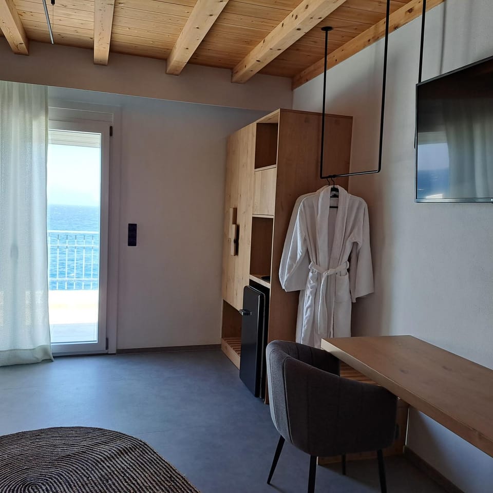 Nisaki Hotel & Elite Suites Hotel in Decentralized Administration of the Aegean
