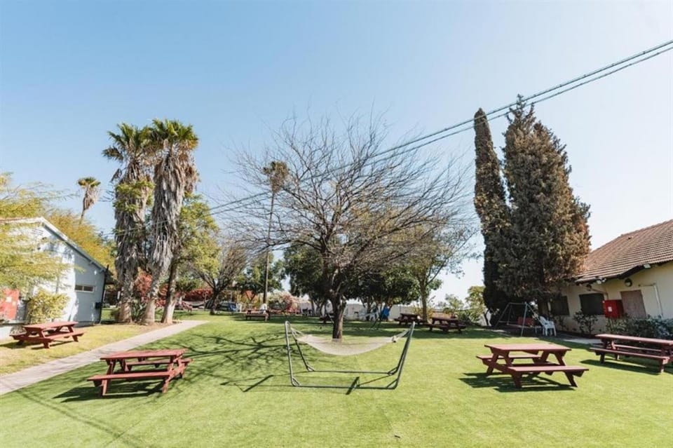 Communal lounge/ TV room, Spring, Day, Natural landscape, Garden, Evening entertainment, Garden view