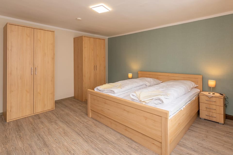 Bed, Bedroom, wardrobe