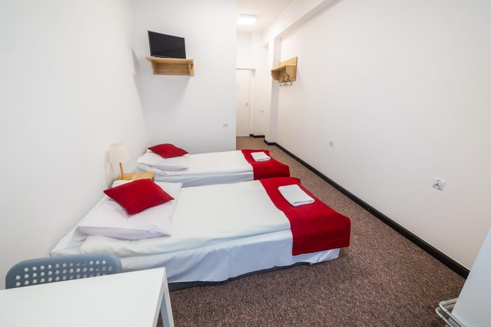 Bed, TV and multimedia, Photo of the whole room, towels