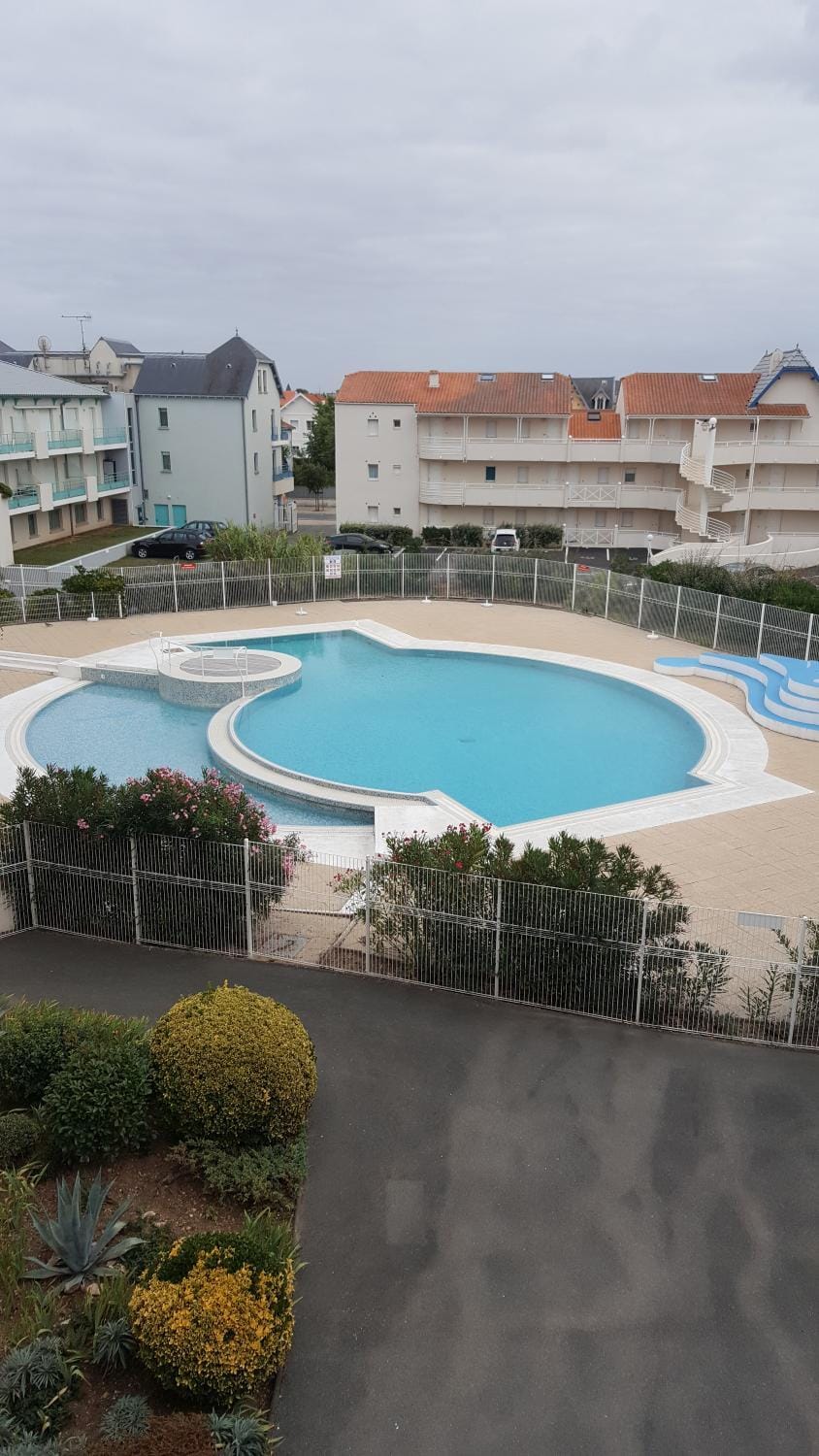Property building, Swimming pool