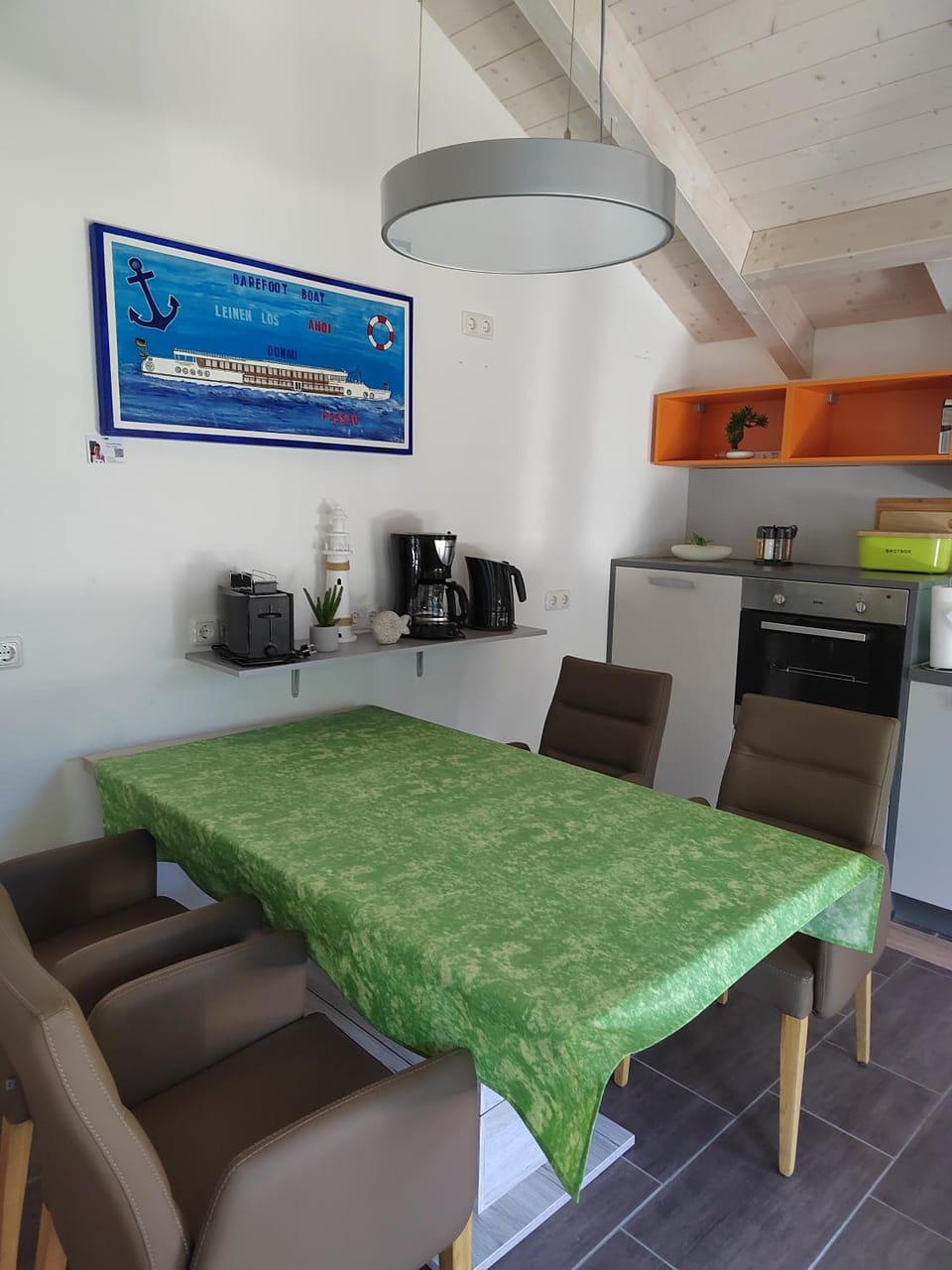 Kitchen or kitchenette, Dining area