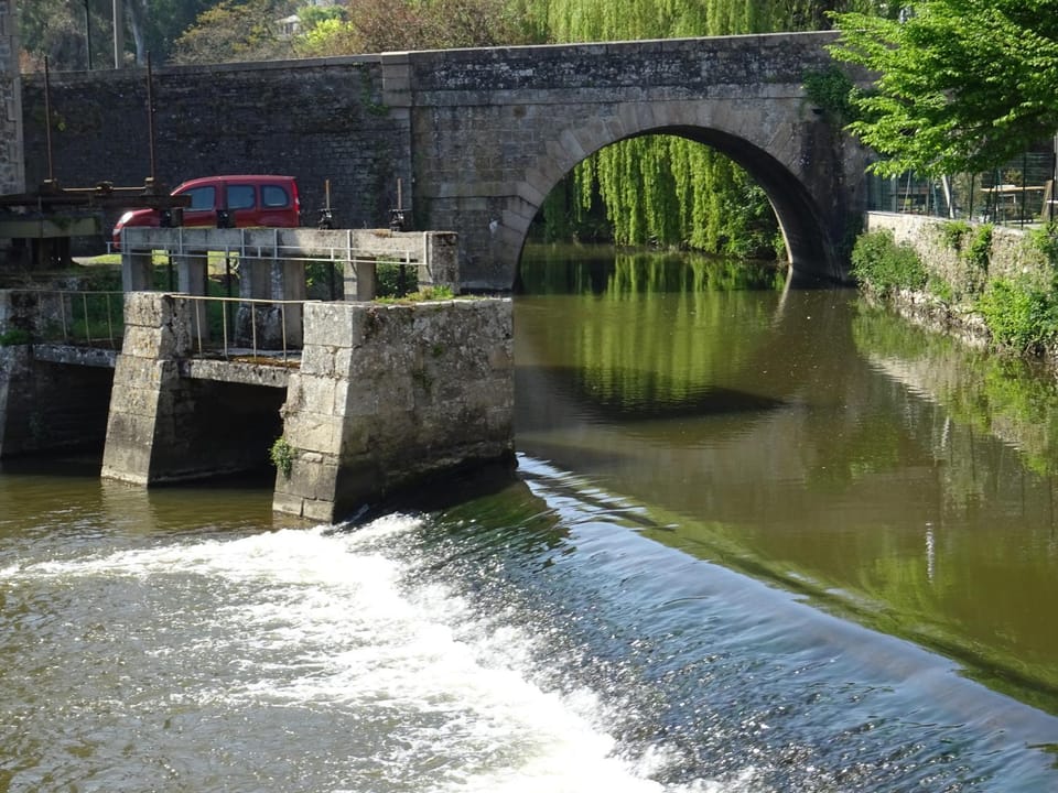 Nearby landmark, Off site