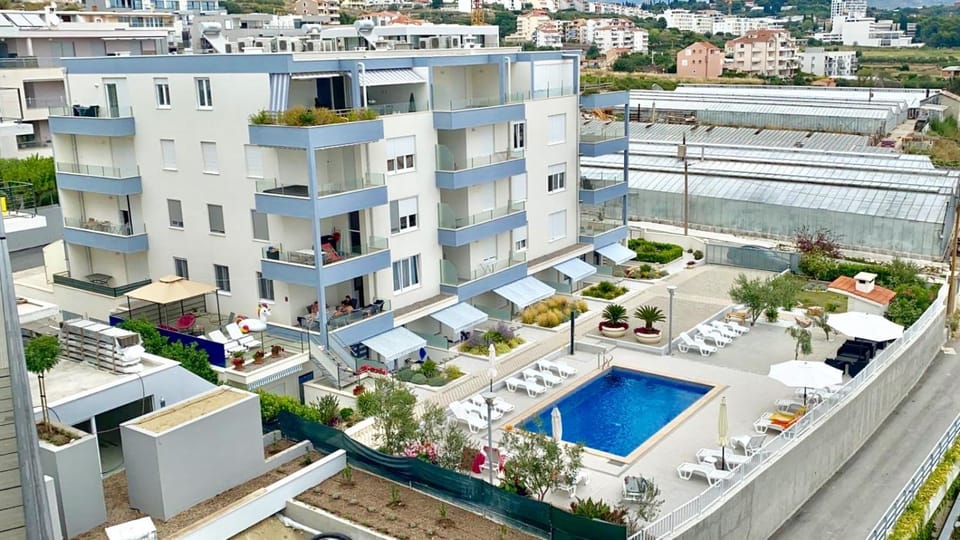 Property building, Pool view, Swimming pool