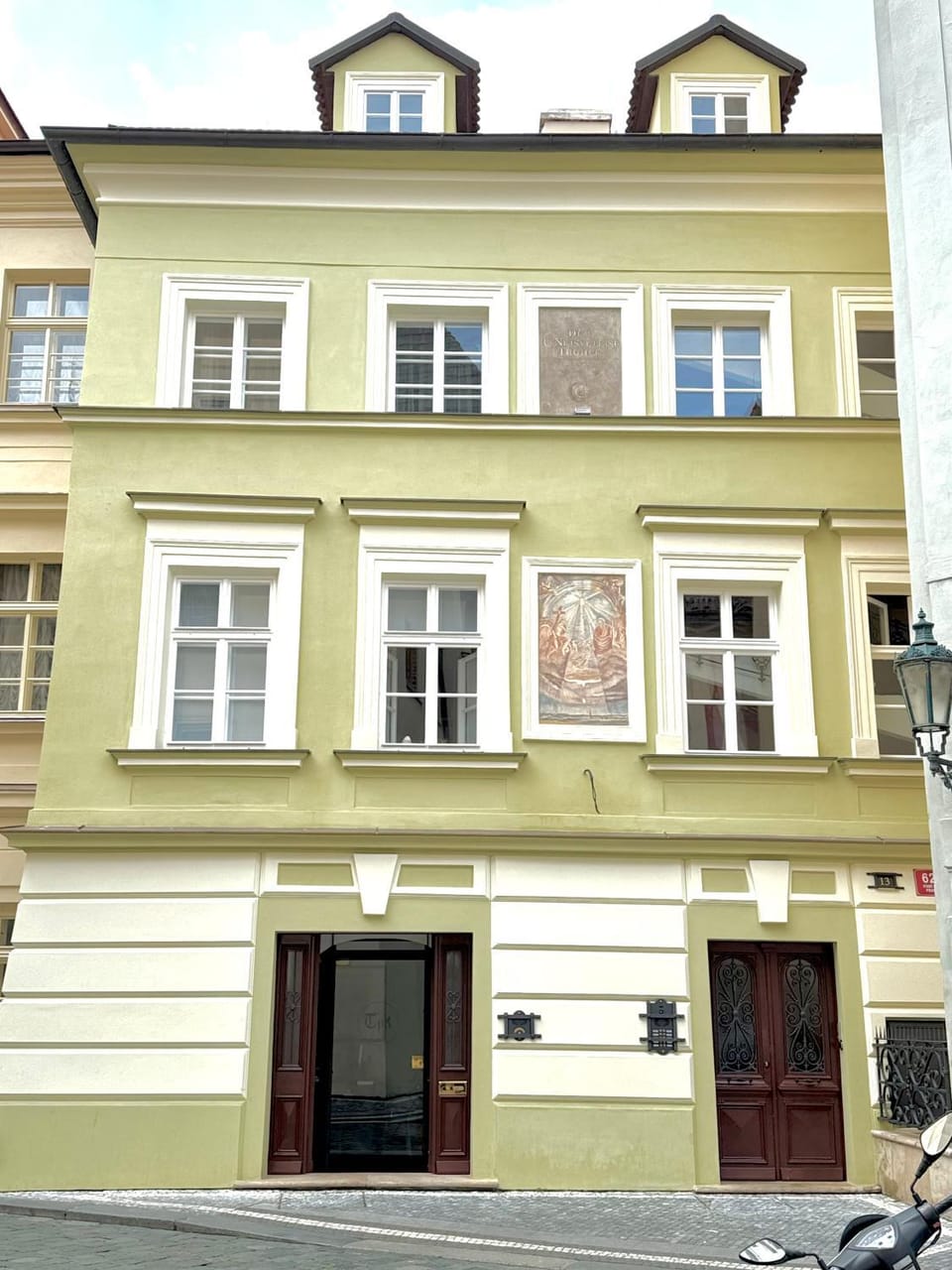 Property building, Facade/entrance, Location
