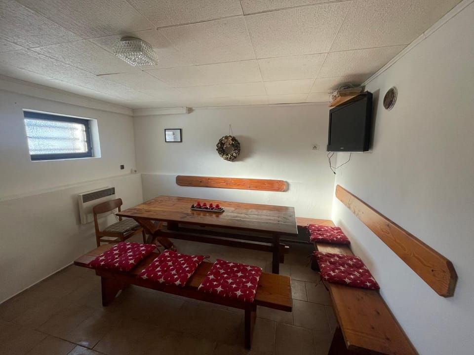 Communal lounge/ TV room, Dining area, Communal kitchen