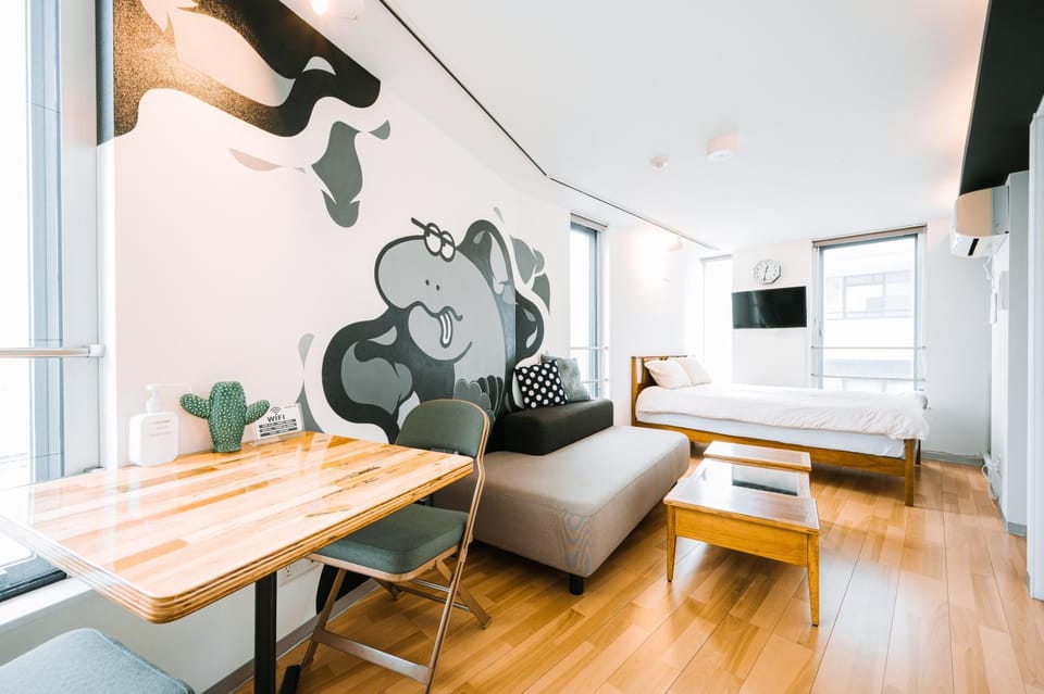 Bed, TV and multimedia, Living room, Seating area