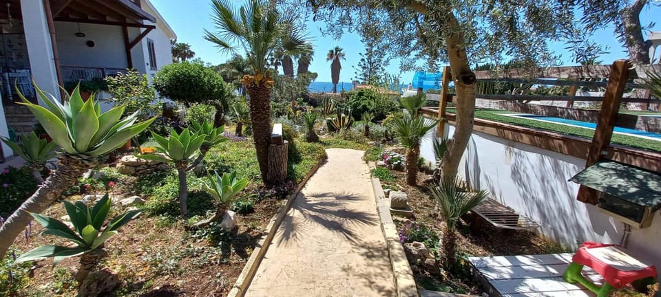 A Due Passi Dal Mare Con Piscina House in Fontane Bianche
