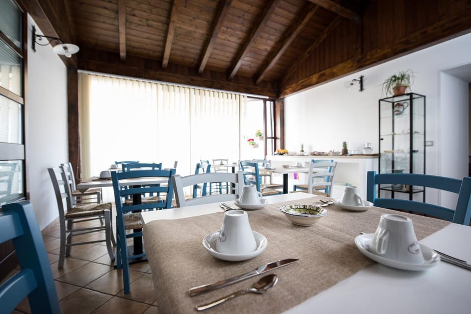 Restaurant/places to eat, Area and facilities