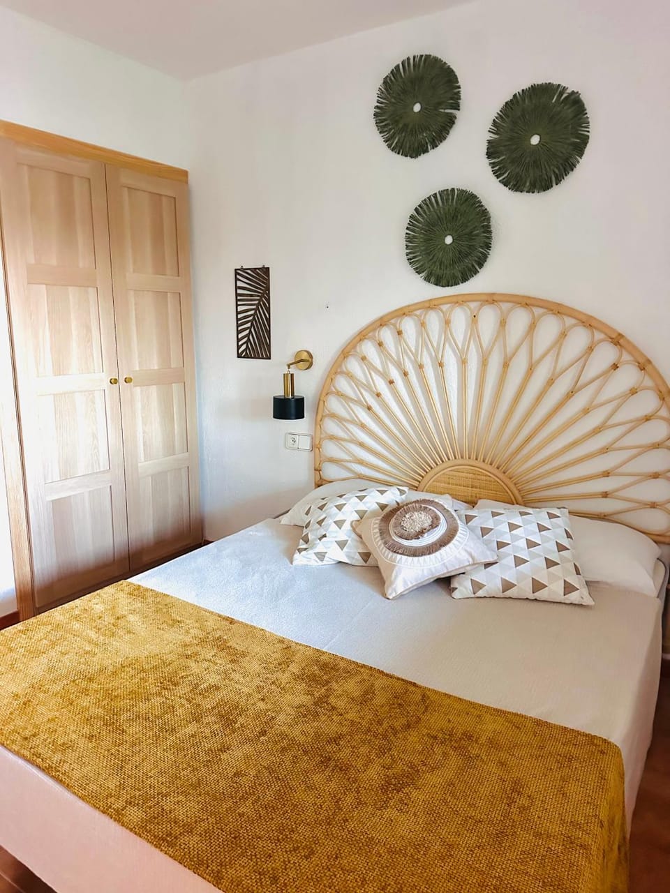 Bed, Photo of the whole room, Bedroom, wardrobe