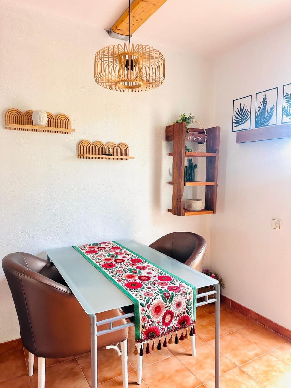 Seating area, Dining area