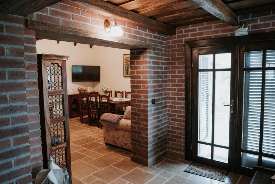 Communal lounge/ TV room, Lobby or reception