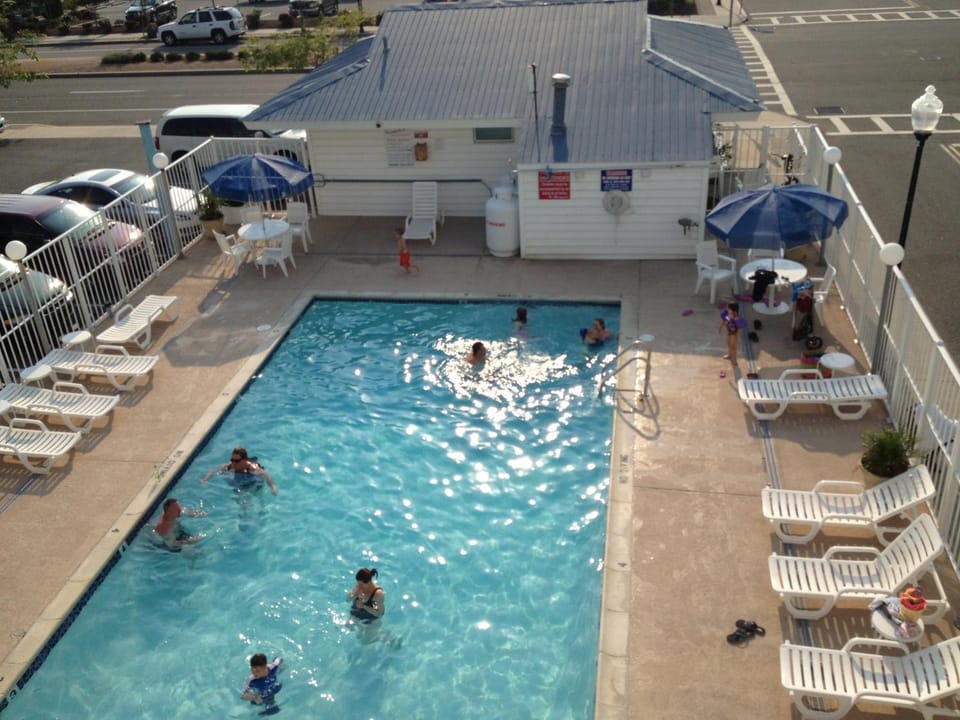 Swimming pool, Swimming pool