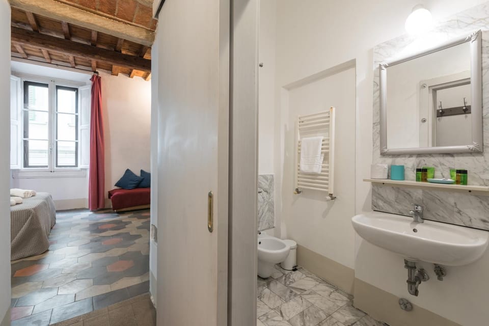 Toilet, Bed, Bathroom, Photo of the whole room, Bedroom, bidet, towels