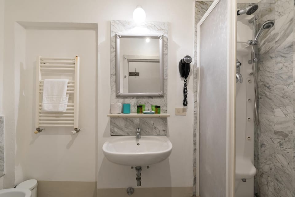 Shower, Toilet, Bathroom, heating, towels