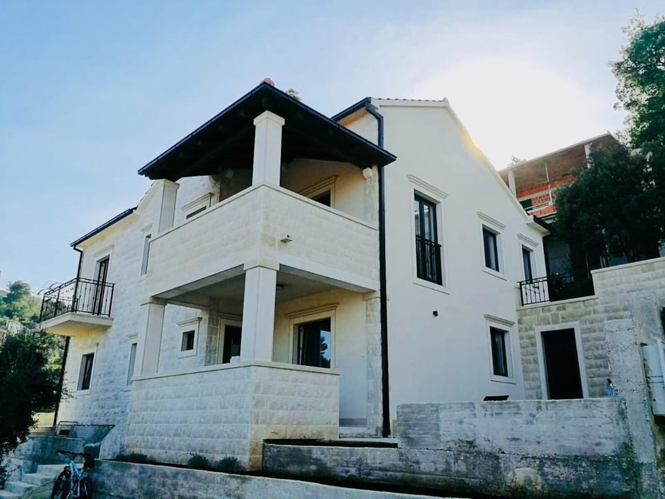 Patio, Off site, Natural landscape, Children play ground, Fishing, Garden, Nightclub / DJ, Beach, Tennis court, Windsurfing, Hiking, Cycling, Diving, Mountain view, Sea view, Supermarket/grocery shop, Sports, Entertainment