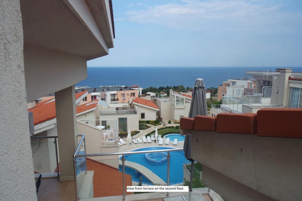 Pool view, Sea view