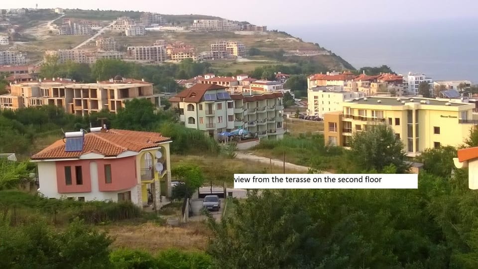 Neighbourhood, Natural landscape