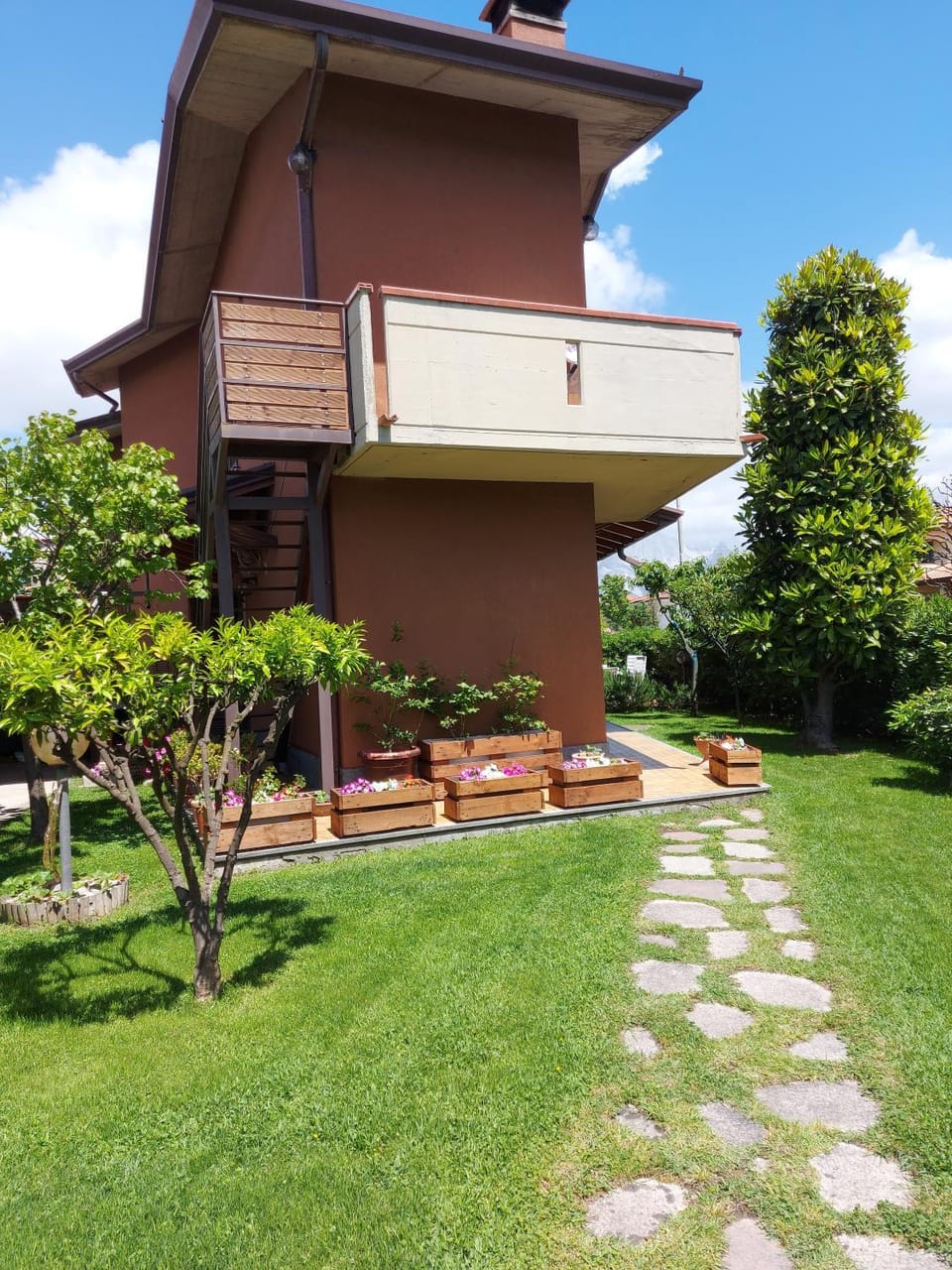 Property building, Natural landscape, Garden view