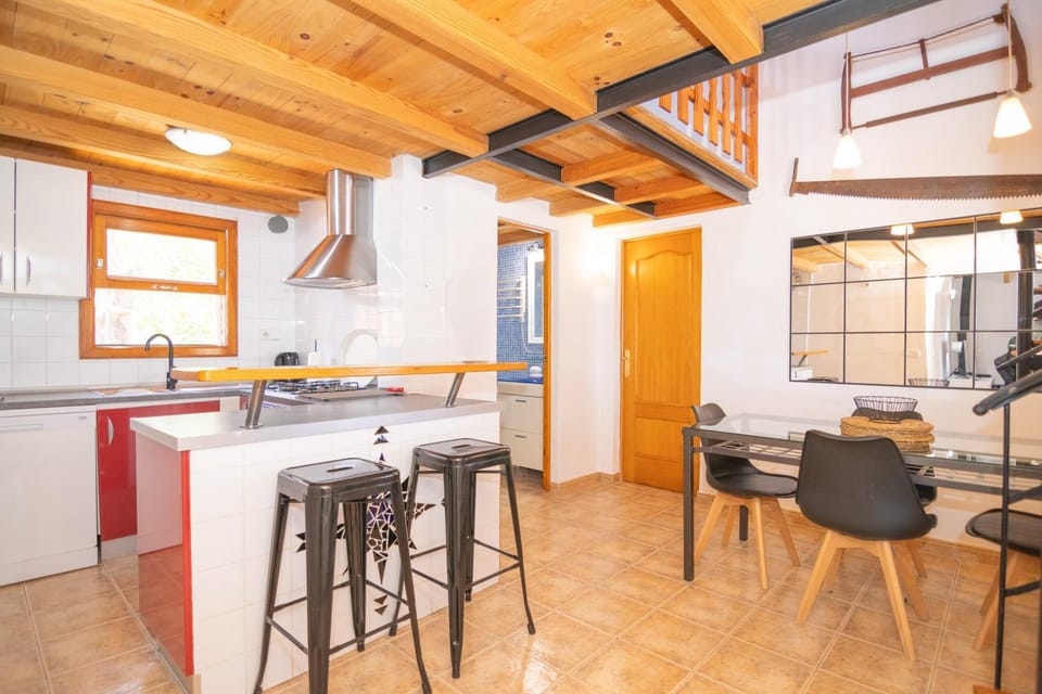 Kitchen or kitchenette, Dining area, dishwasher, minibar, oven, pet friendly, stove
