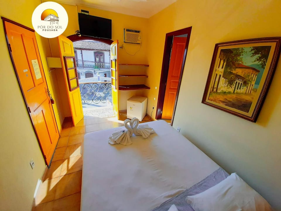 Bed, TV and multimedia, View (from property/room)