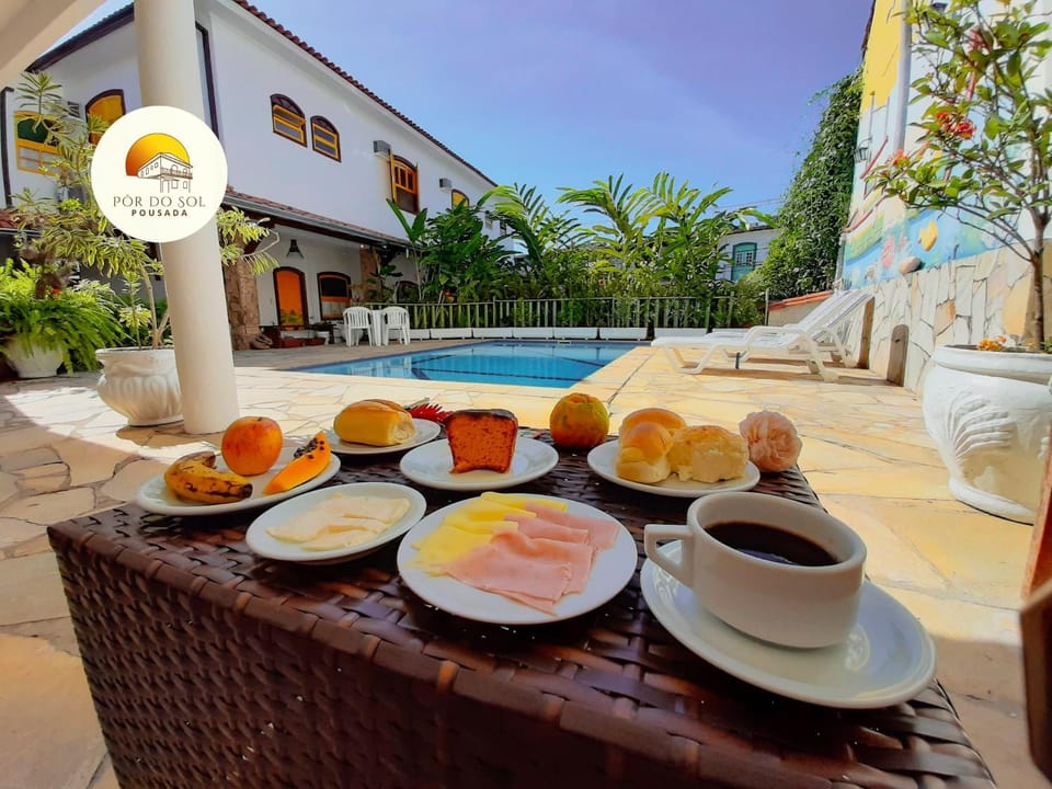 Swimming pool, Breakfast