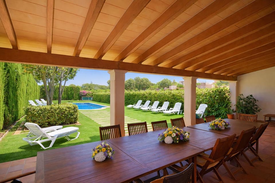 Patio, Spring, Day, Garden, Dining area, Garden view, Pool view, Swimming pool, sunbed