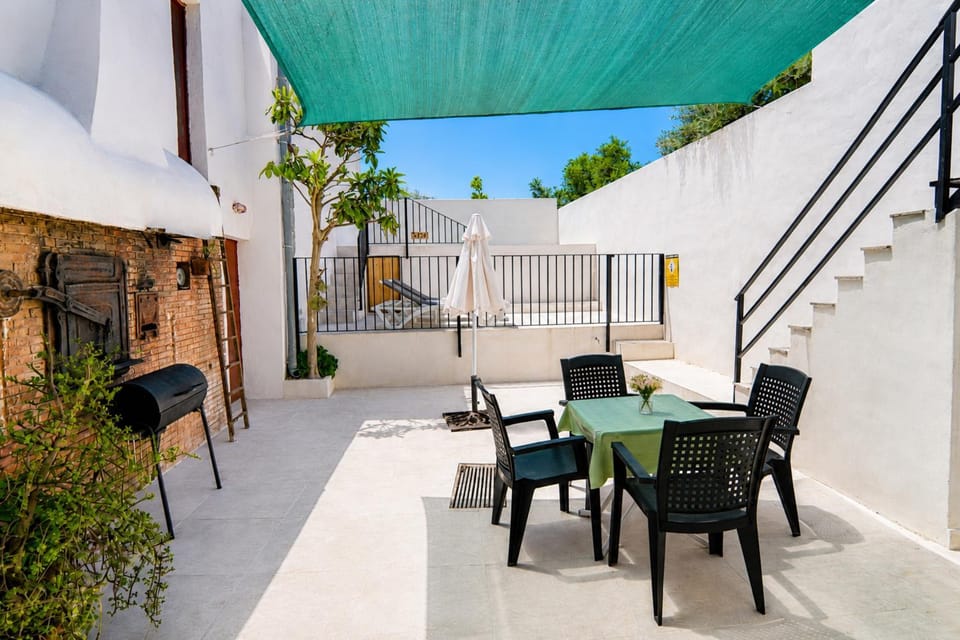 Off site, Balcony/Terrace