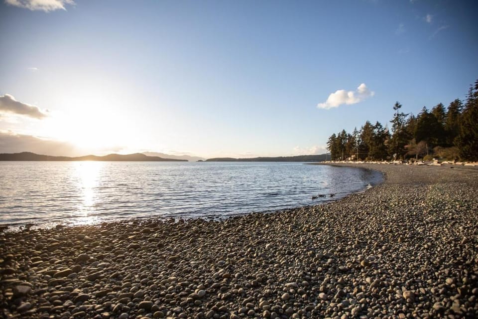 Halfmoon Haven Beach Cottage or Oceanview Suite Bed and Breakfast in Vancouver Island