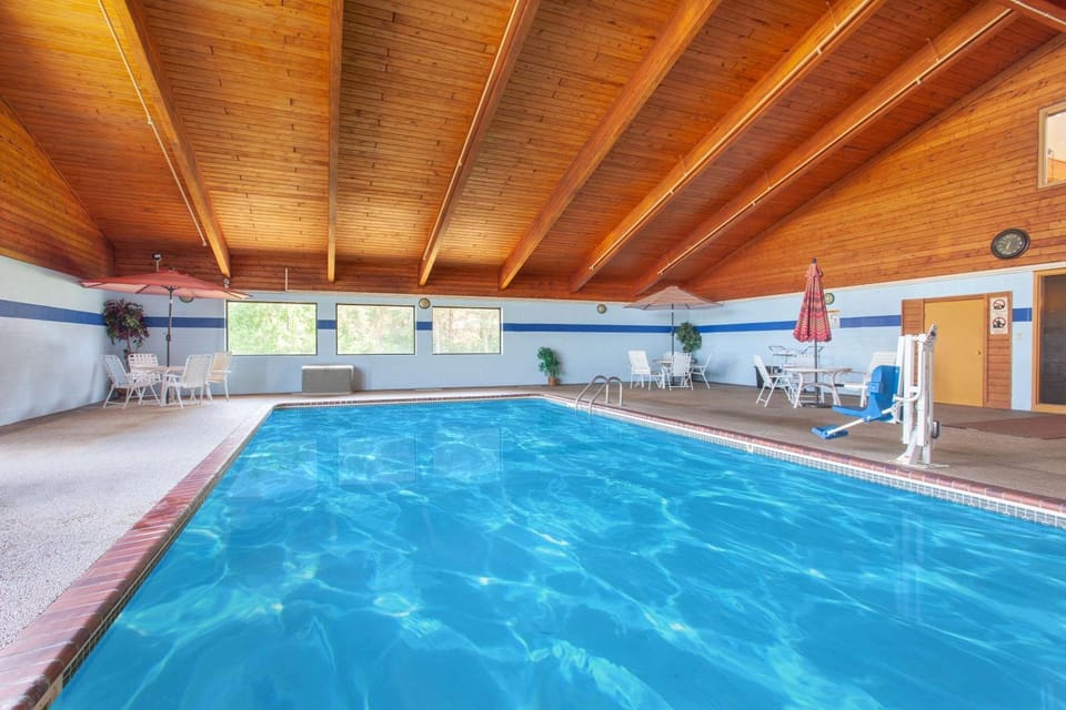 On site, Pool view, Swimming pool