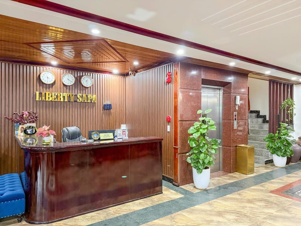 Lobby or reception, elevator