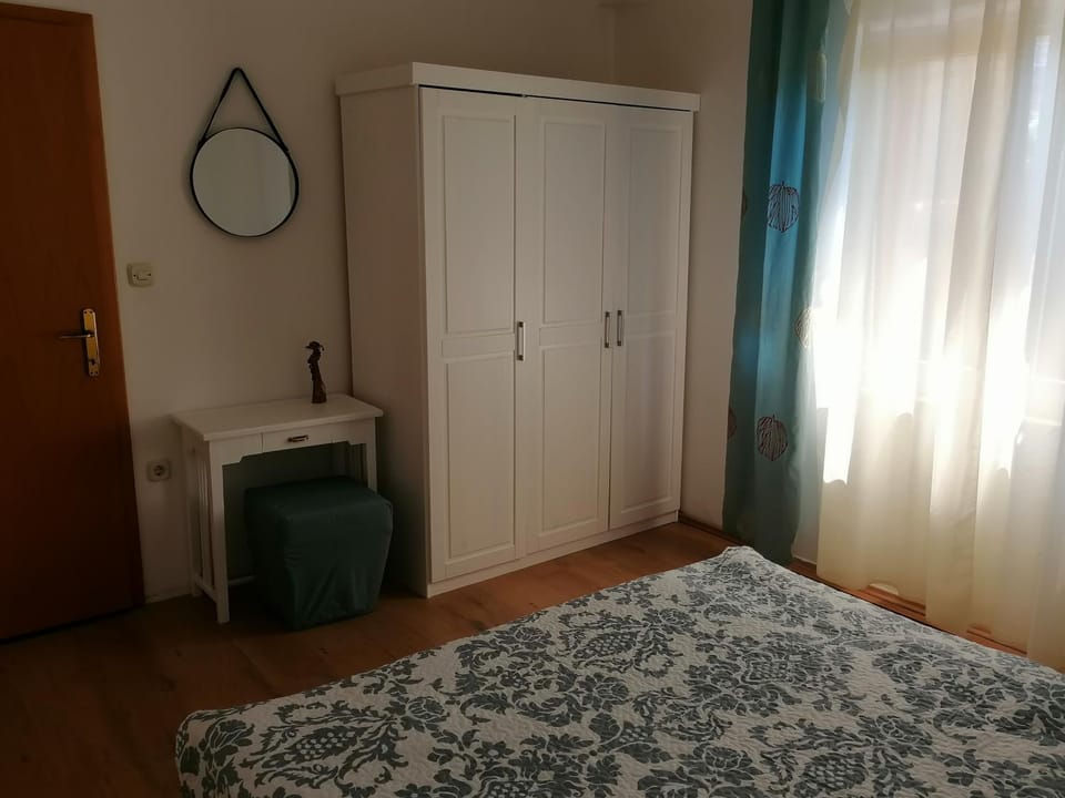 Bedroom, wardrobe
