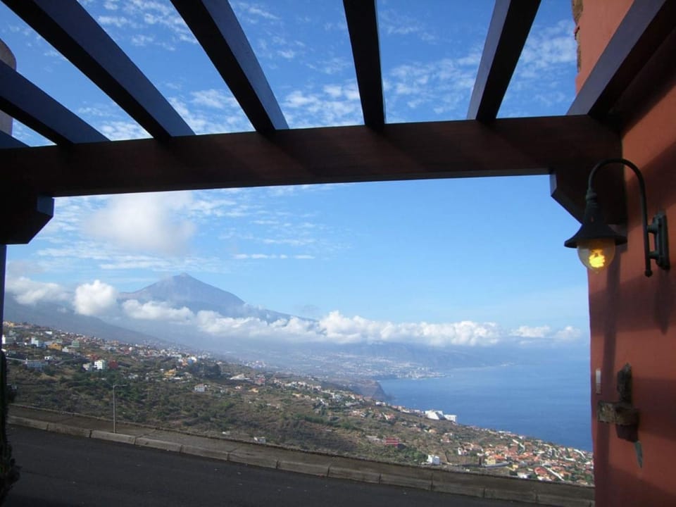 Mountain view, Sea view