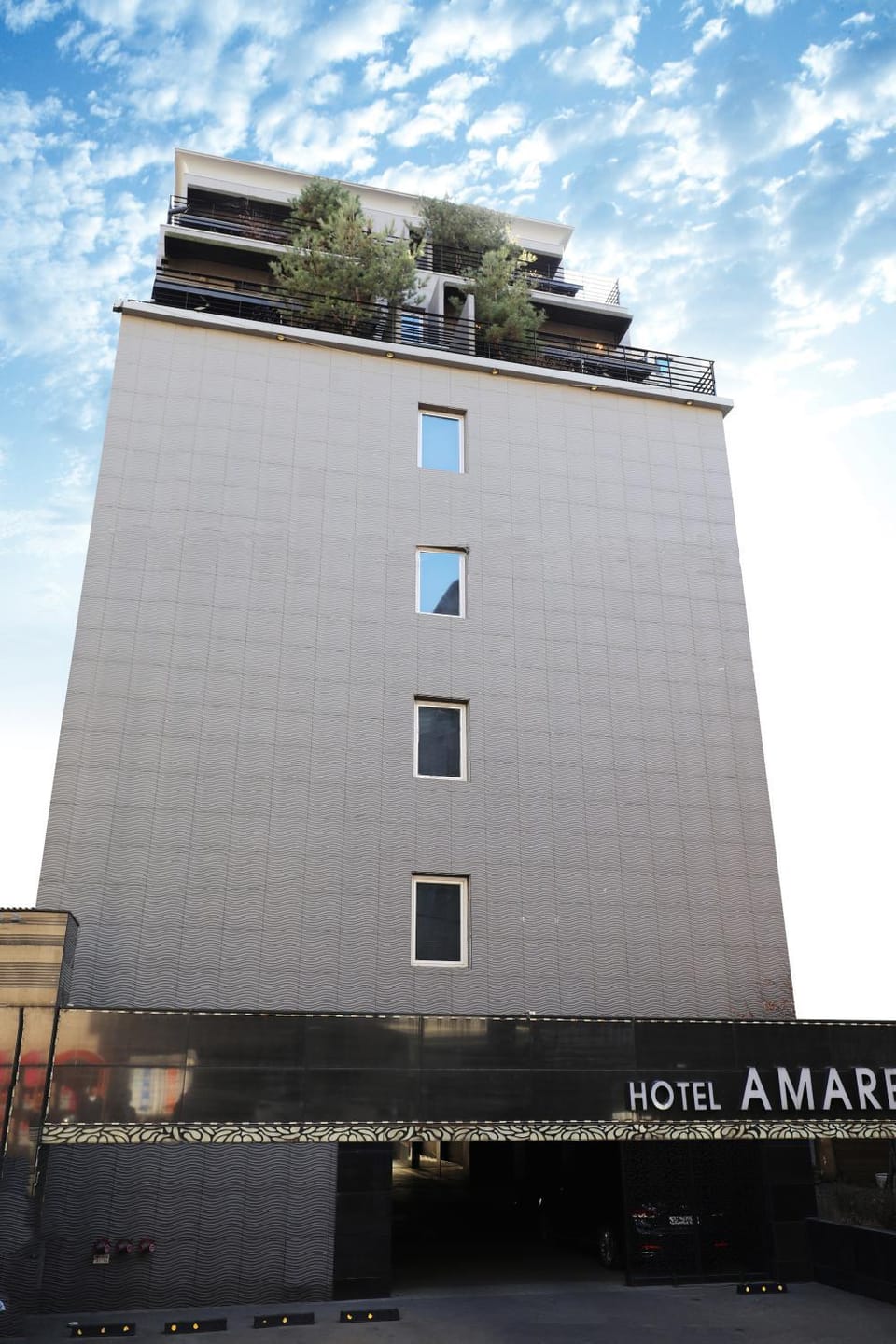 Facade/entrance