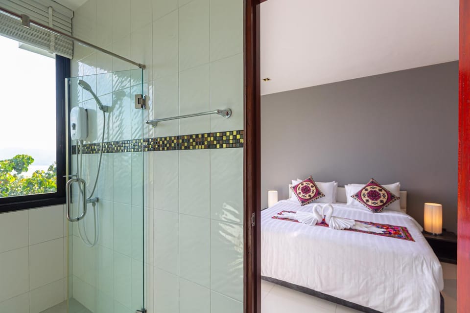 Bed, Bathroom