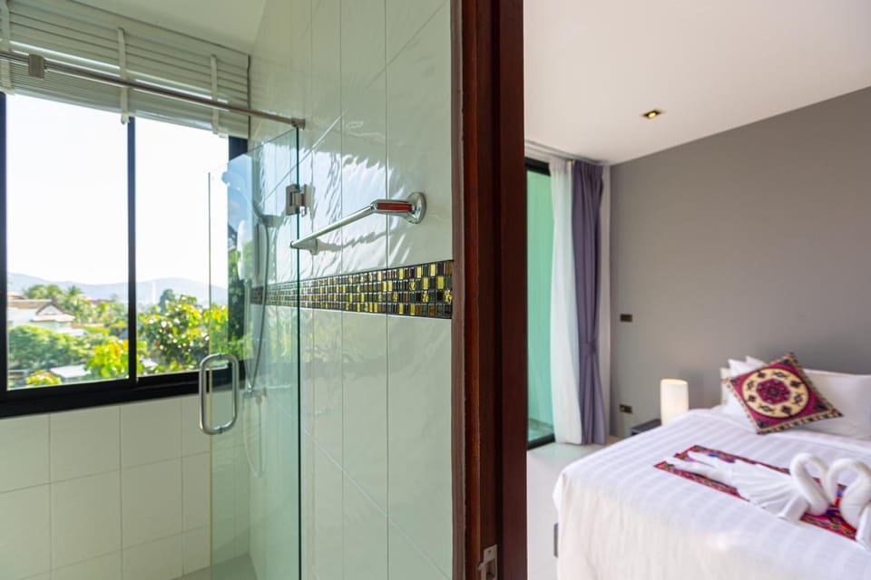 Bed, Bathroom