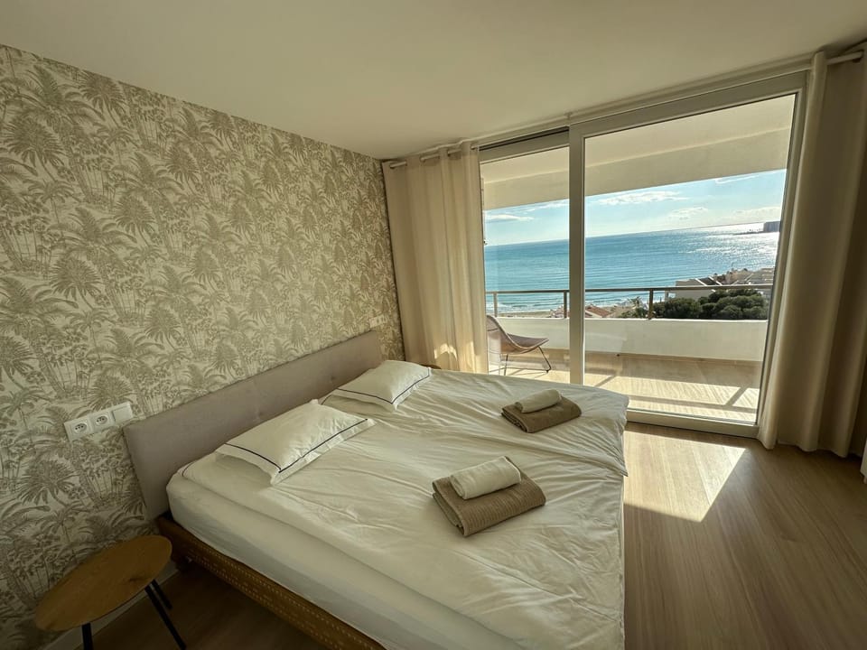 Bed, Photo of the whole room, Bedroom, Sea view, towels