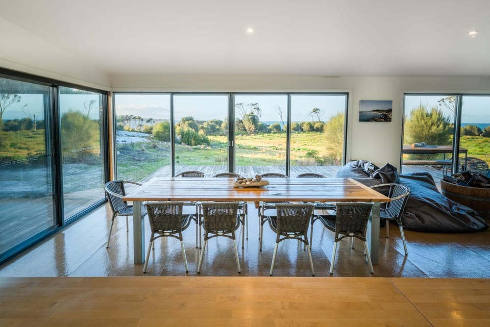 Sawyers Bay Shacks House in Tasmania
