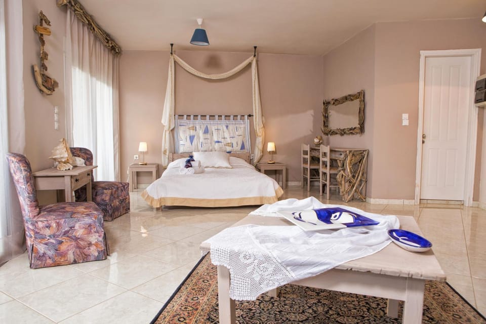 Bathroom, Living room, Seating area, Bedroom